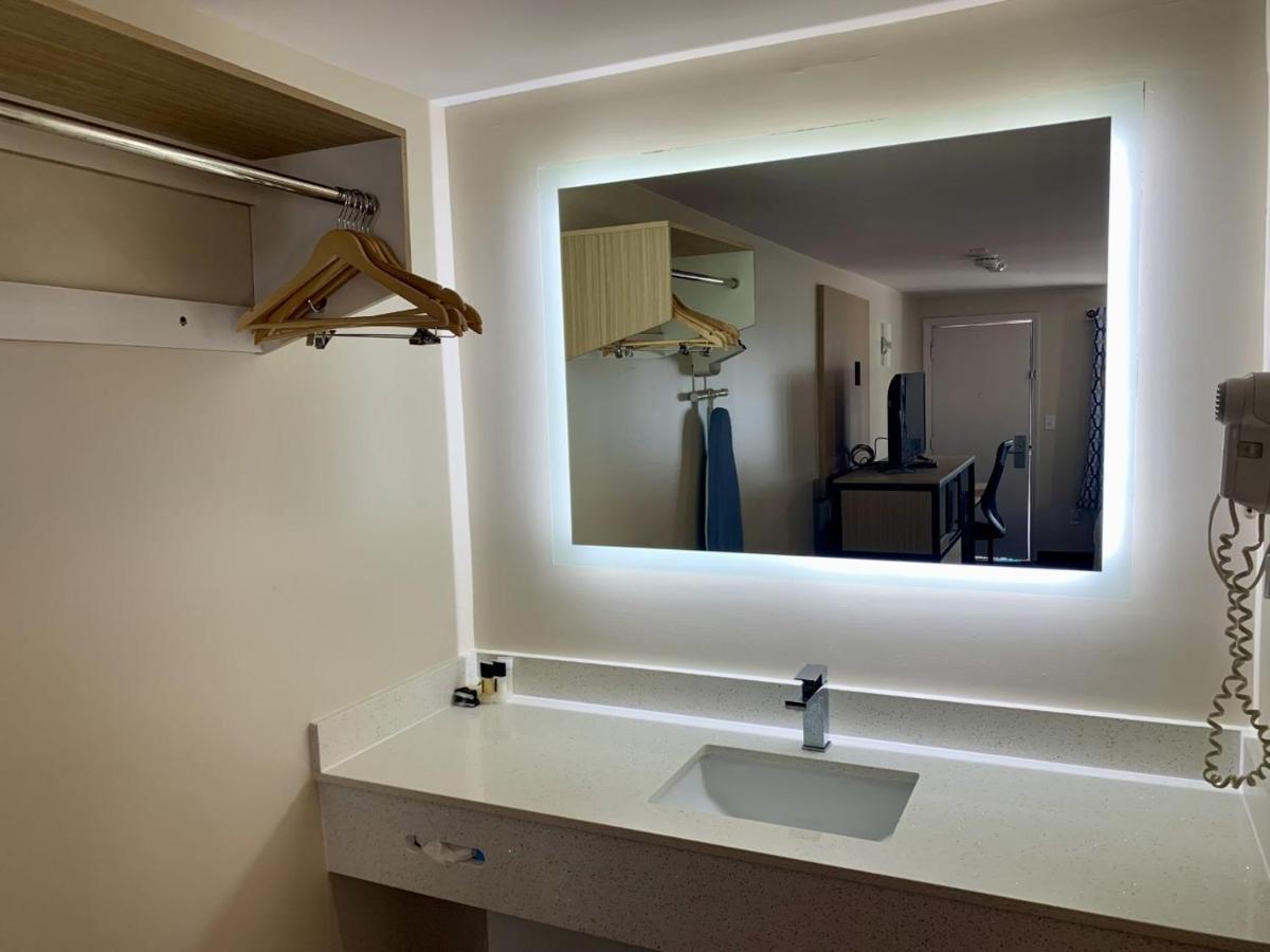 Sunbird Cape Cod Annex 호텔 웨스트야머스 외부 사진